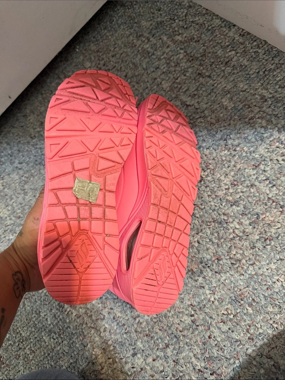 Skechers vibrant coral